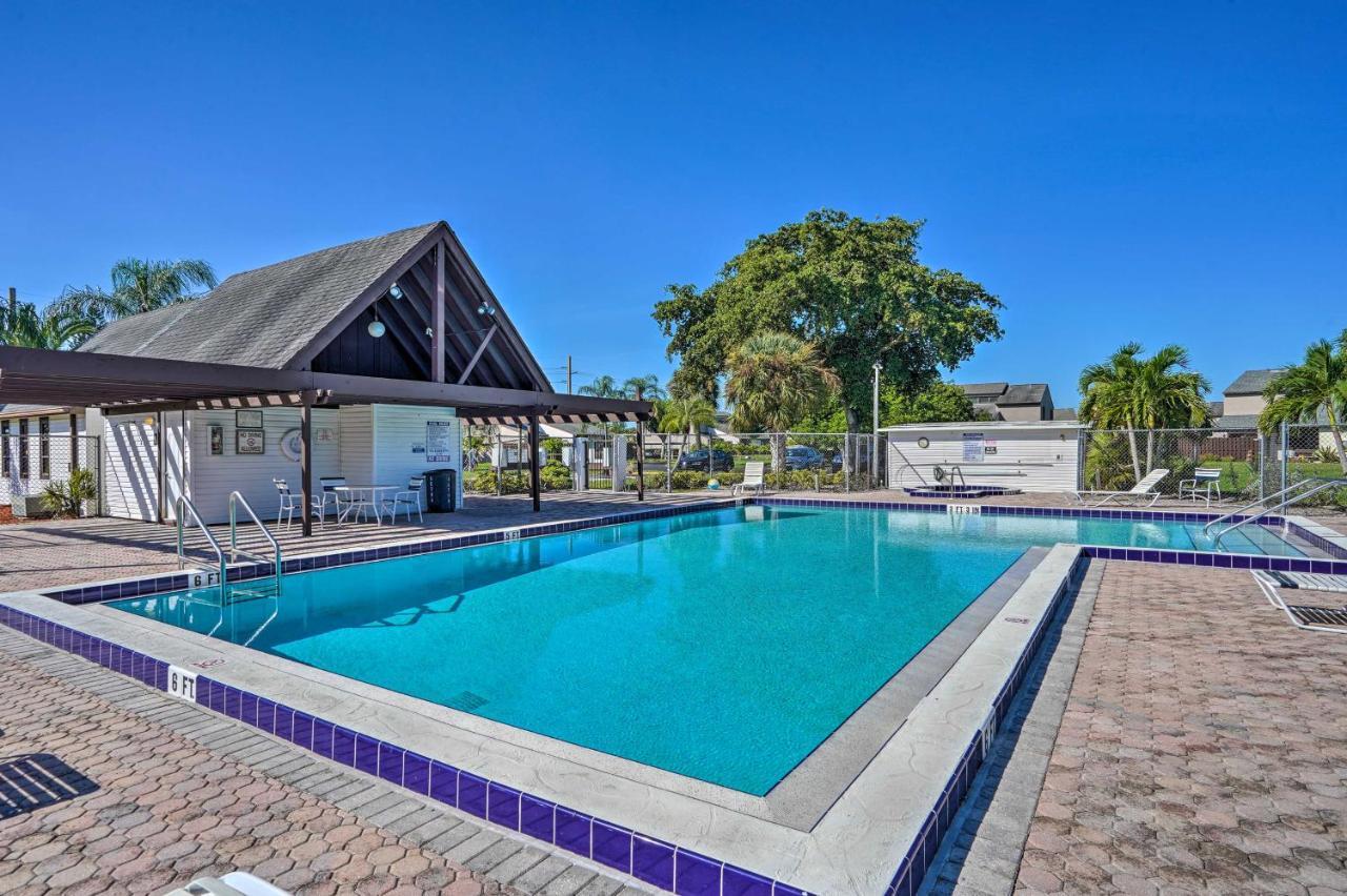 Chic Fort Myers Escape With Community Perks! Exterior photo